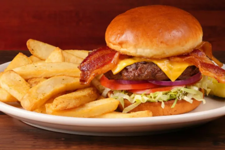 Texas Roadhouse Bacon Cheeseburger: Price & Calories