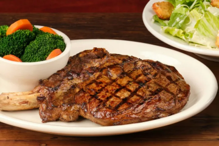 Texas Roadhouse vs LongHorn: Prices, Steaks & Ratings
