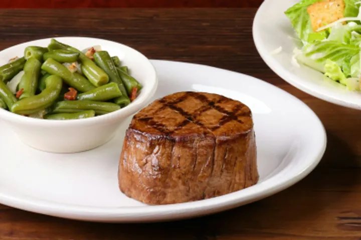 Texas Roadhouse Dallas Filet: Price, Calories & Nutrition